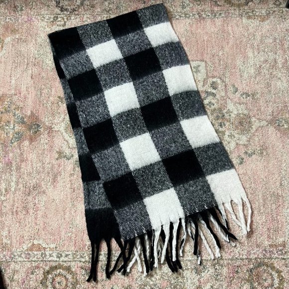 Steve Madden White Gray Black Plaid Poly Large Thick Scarf - Picture 1 of 5